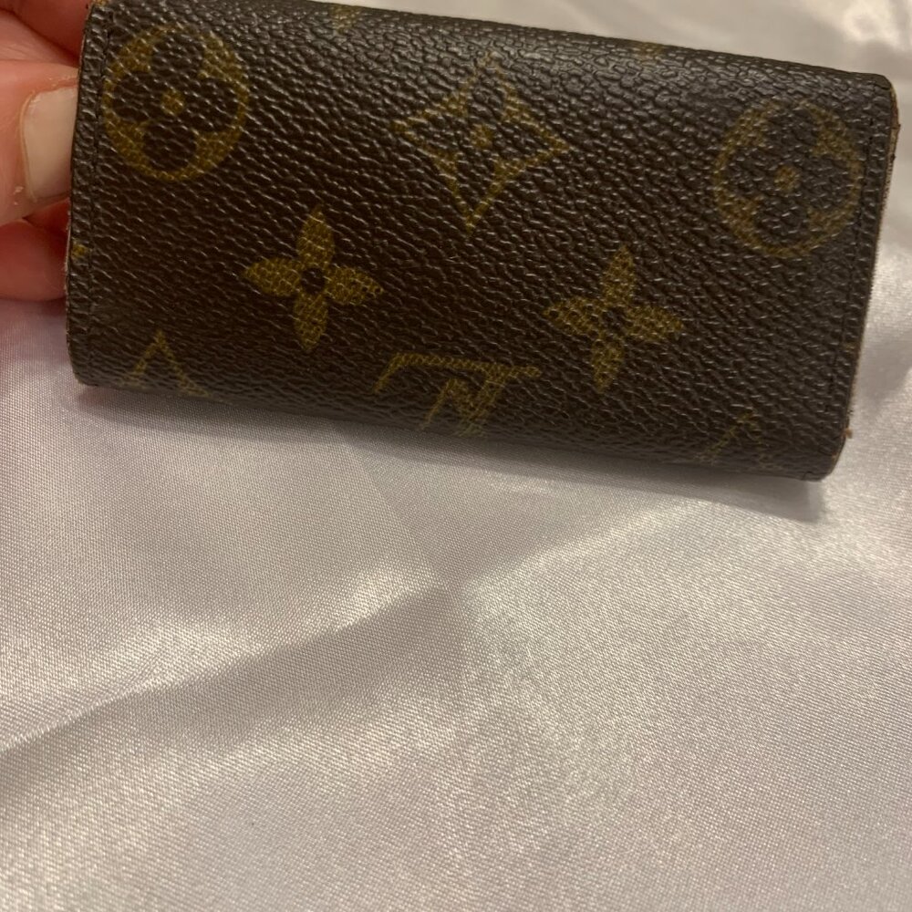 Louis Vuitton Monogram 4 key Multicles Holder Case - Picture 2 of 12